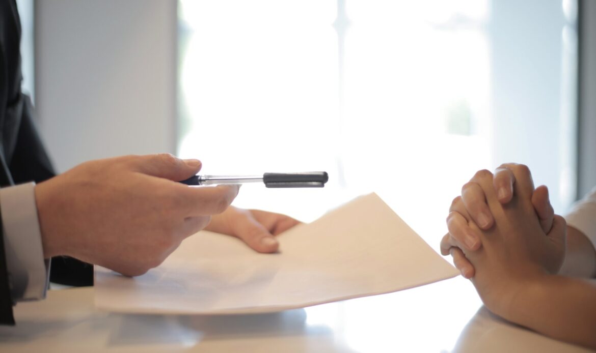 صياغة ومراجعة الأنظمة واللوائح دراسة الحالة Legal Consultation Services in Saudi Arabia تقديم الاستشارات القانونية