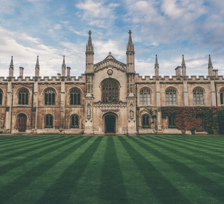 Harvard University دراسة الحالة